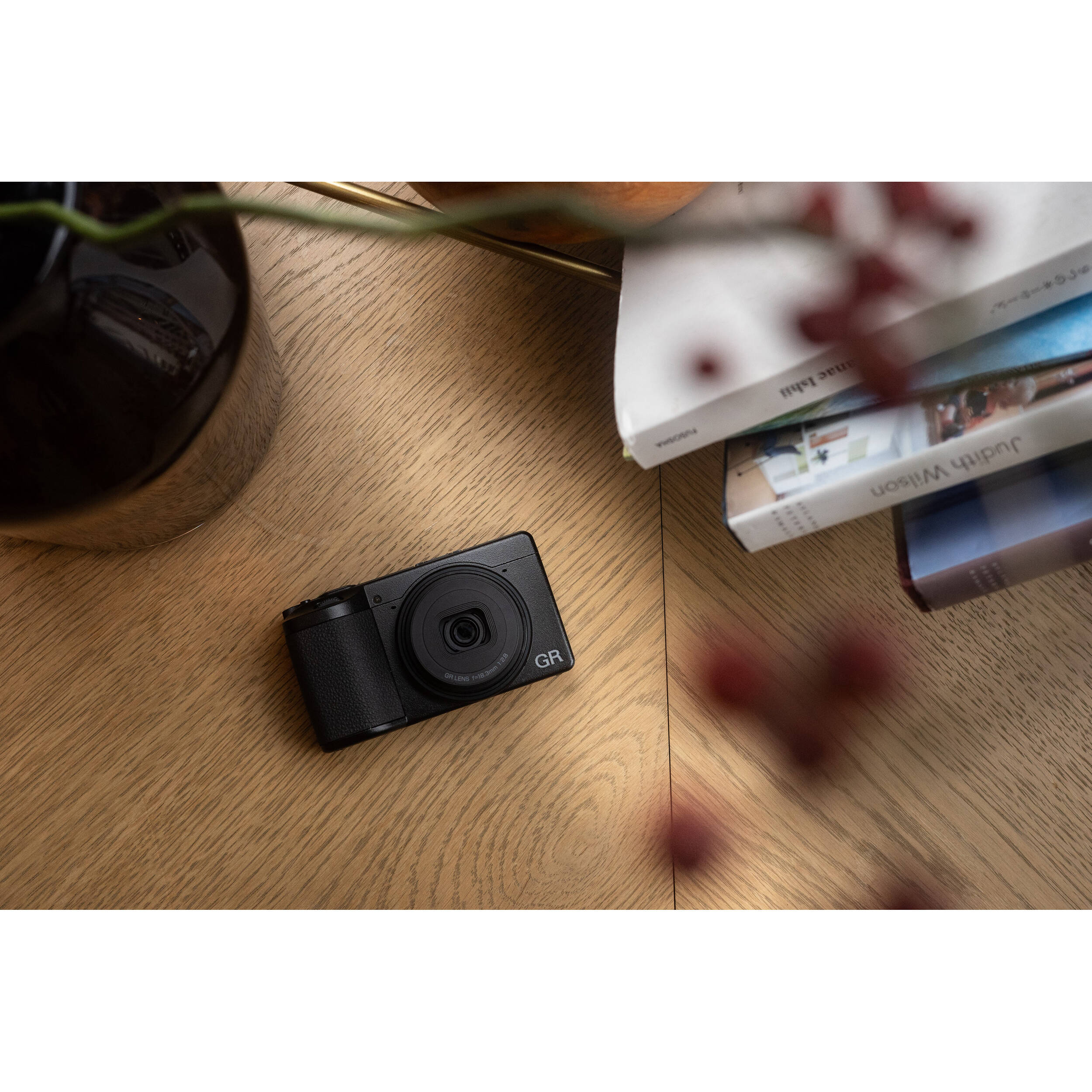 Ricoh GR IV HDF Digital Camera | ExcellentPhoto.ca