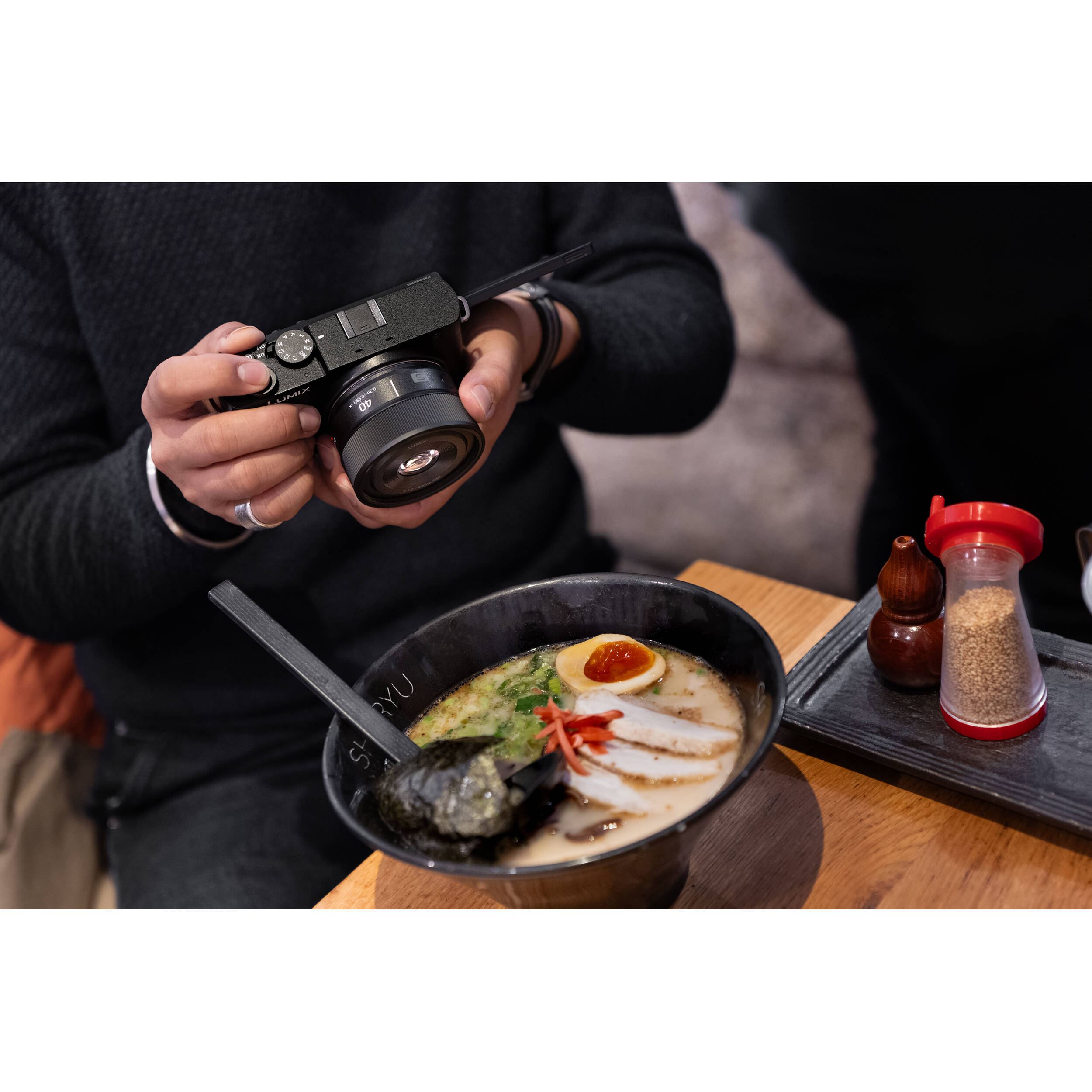 Panasonic LUMIX S 40mm f/2 Lens (Black)