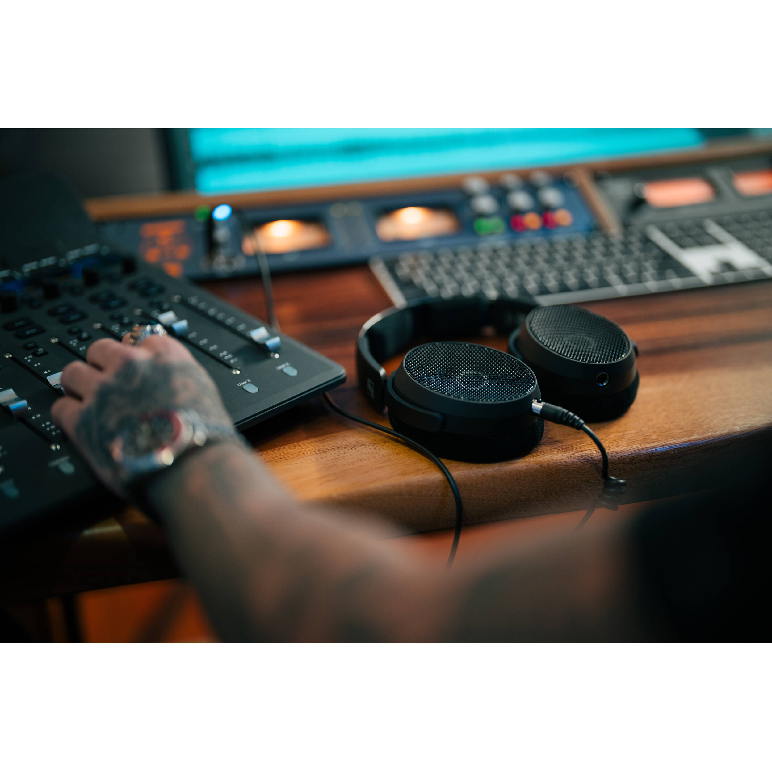 Sennheiser HD 490 PRO Professional Reference Open-Back Studio Headphones