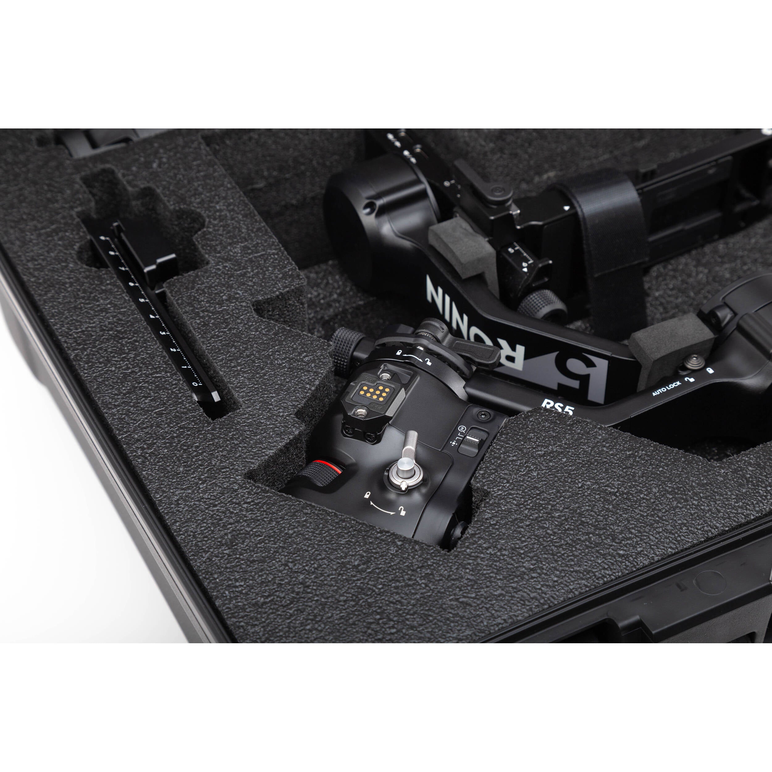 Étui rigide étanche Nanuk 930 avec insert en mousse pour RS 5/RS 5 Combo (Noir)