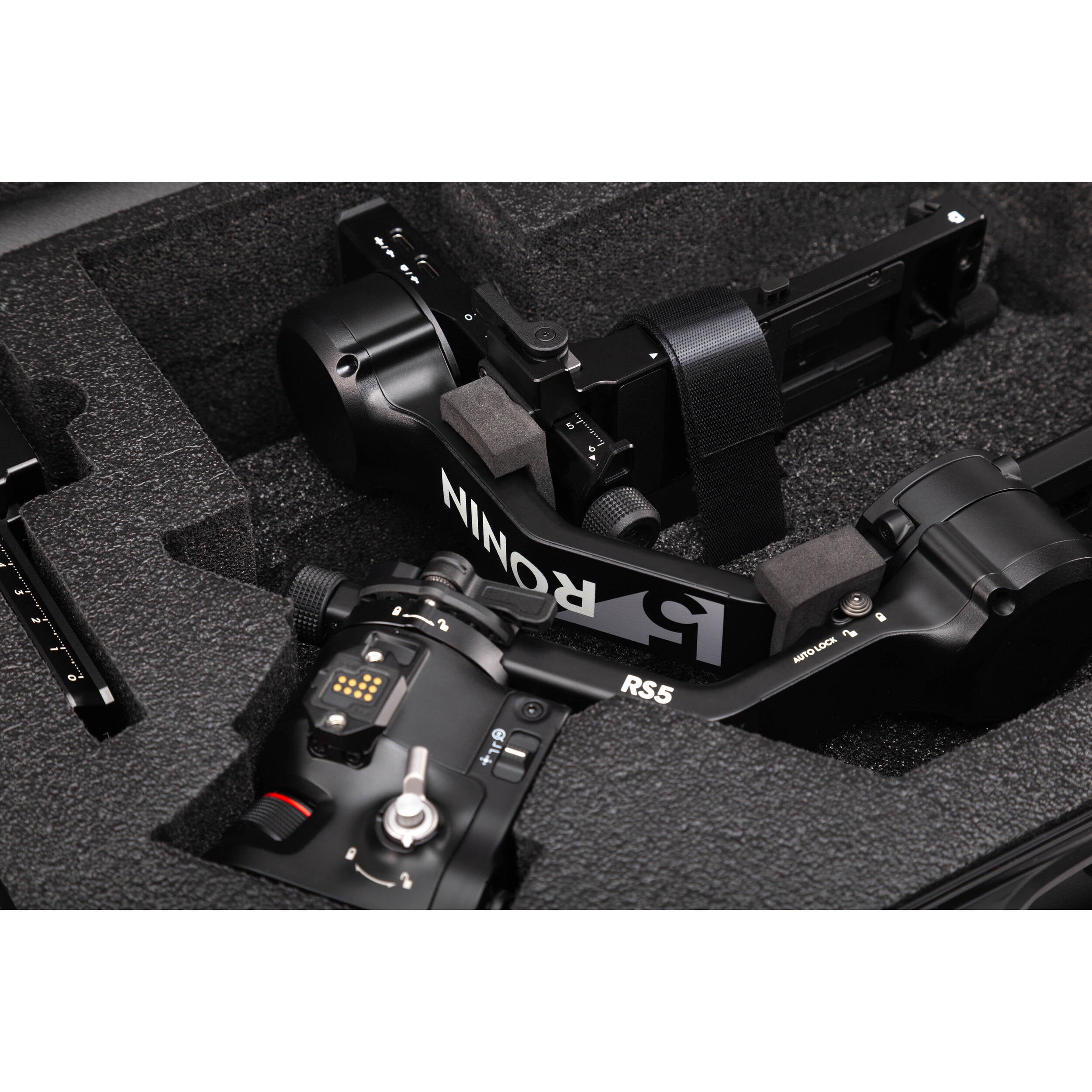 Étui rigide étanche Nanuk 930 avec insert en mousse pour RS 5/RS 5 Combo (Noir)