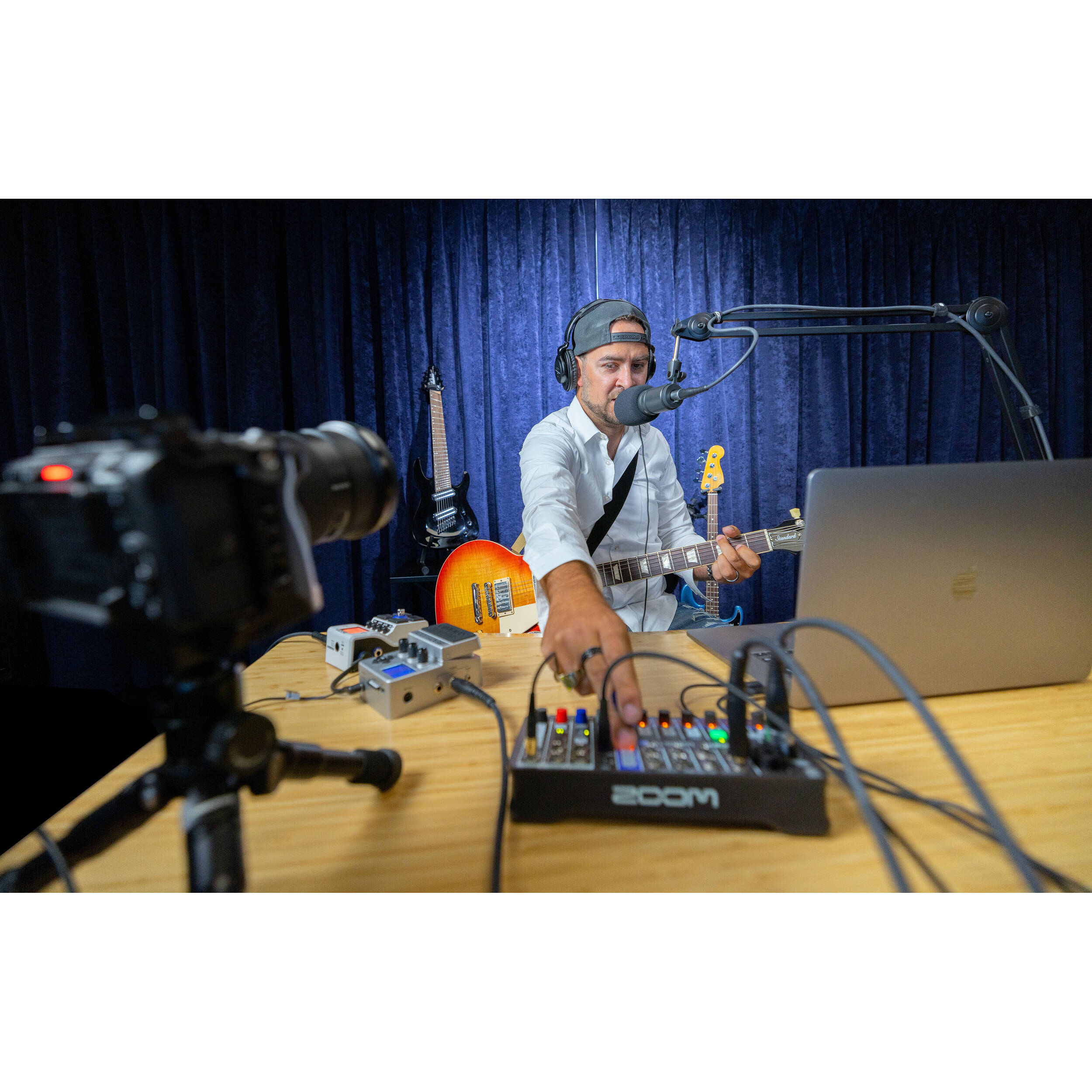 Zoom LiveTrak L-6 Portable 6-Channel Digital Mixer & Recorder