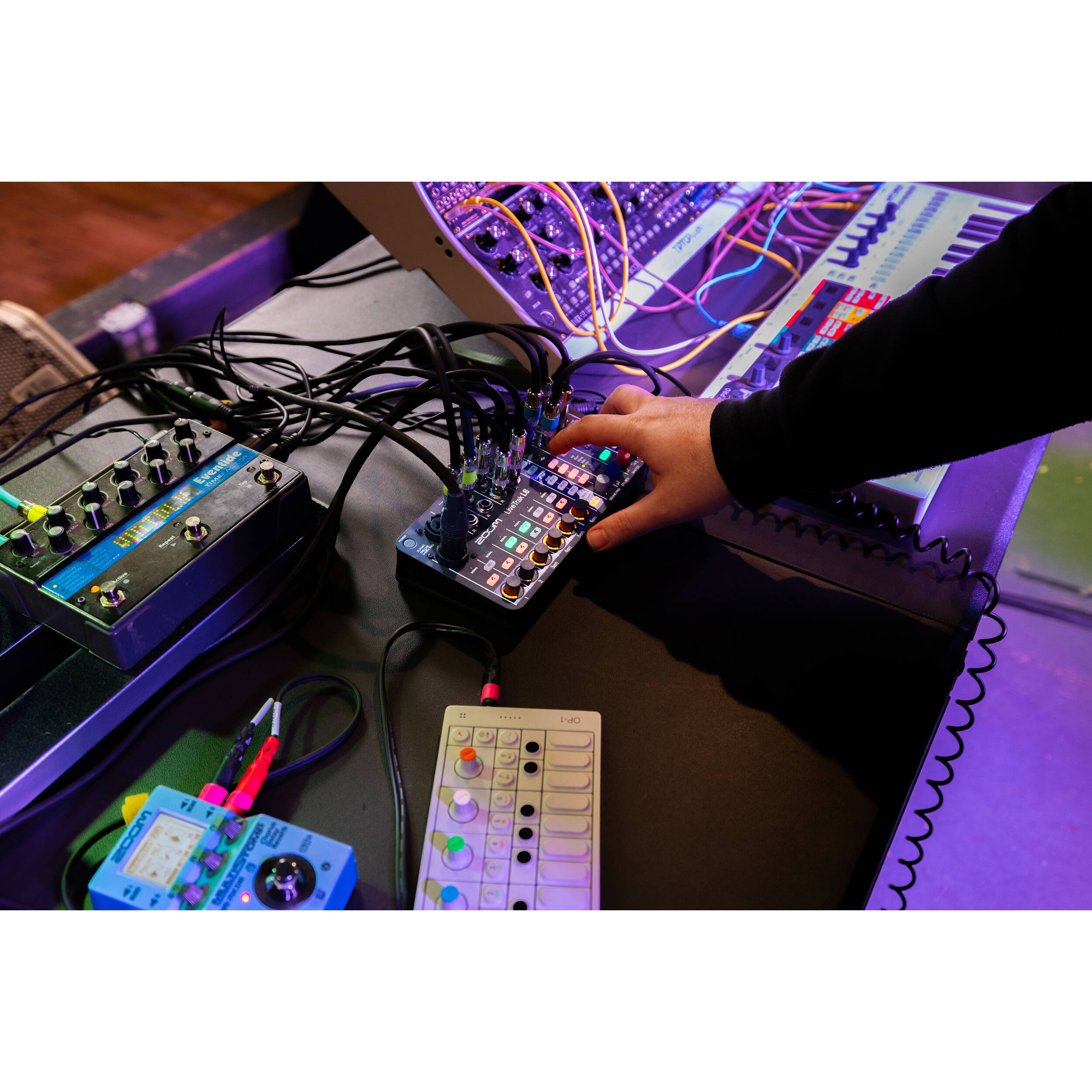Zoom LiveTrak L-6 Portable 6-Channel Digital Mixer & Recorder