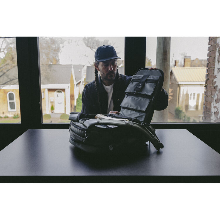 Wandrd PRVKE 31 Zip Backpack Photo Bundle (Wasatch Green)