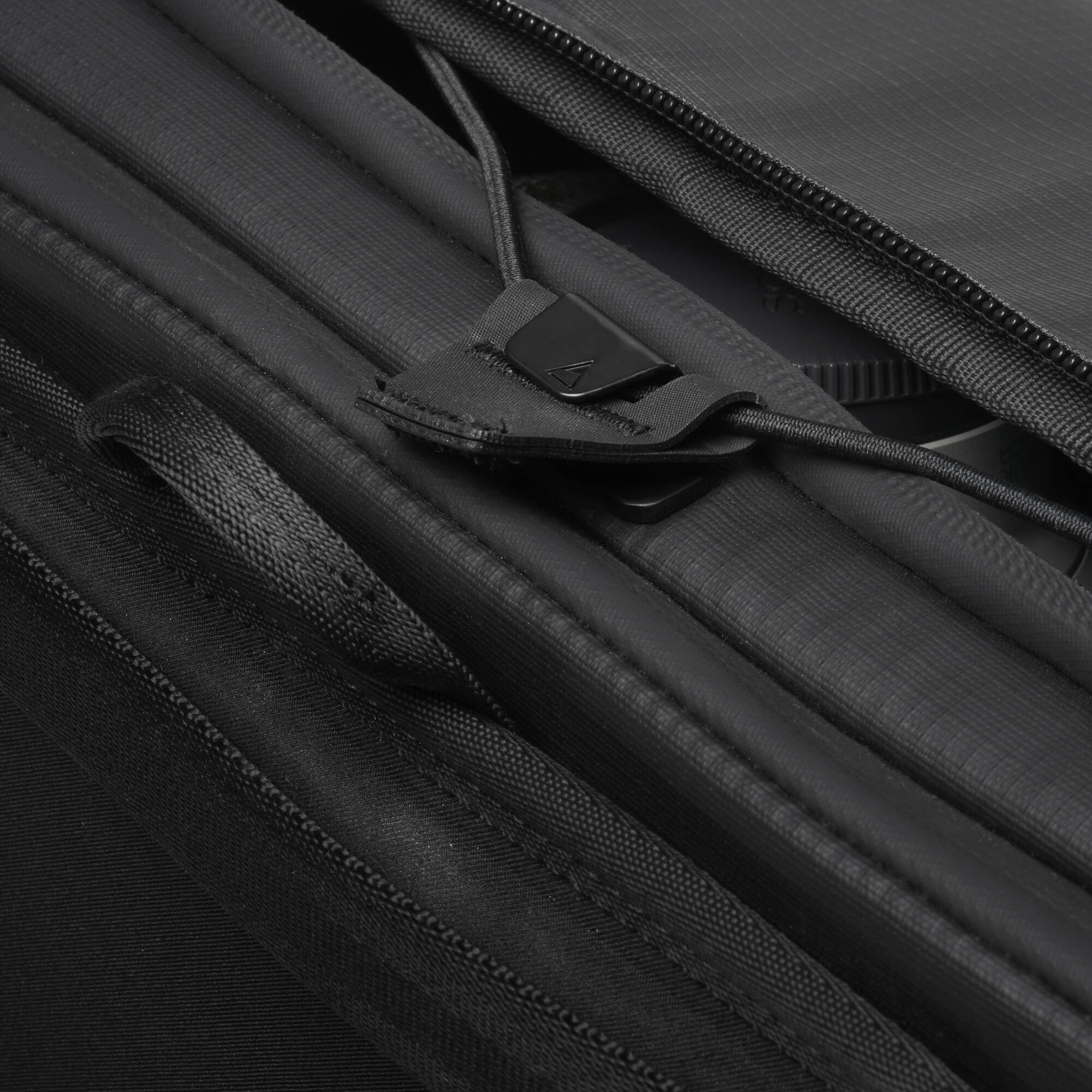 Nomatic McKinnon Camera Messenger 13L - Black