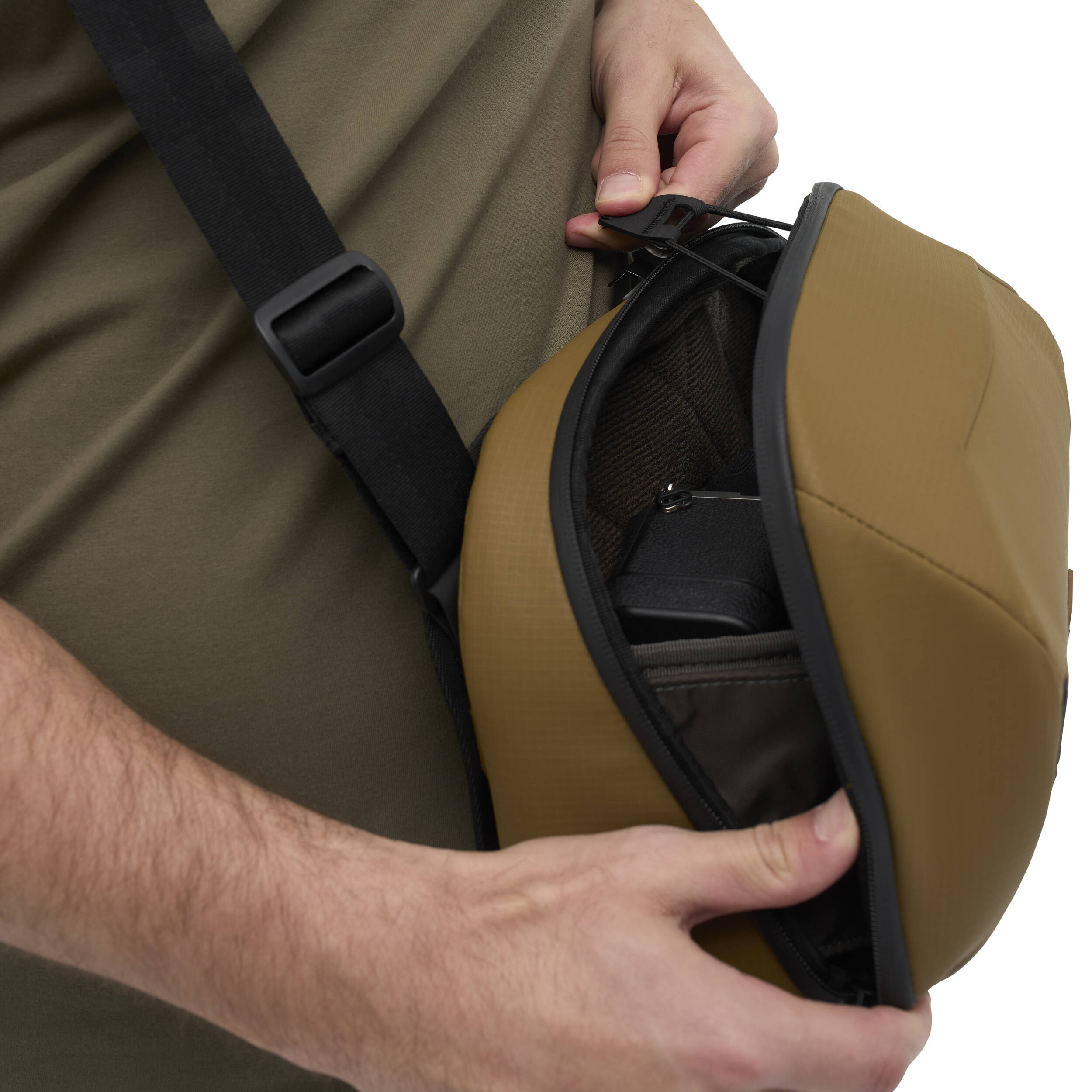 Nomatic McKinnon Camera Sling 8L - Coyote