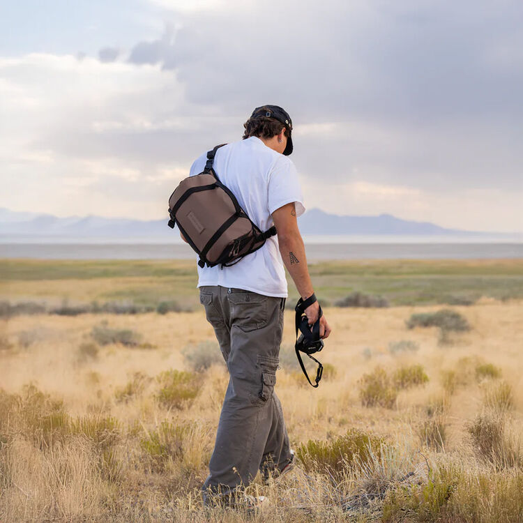 WANDRD ROGUE V2 Sling Bag (Atacama Clay, 9L)