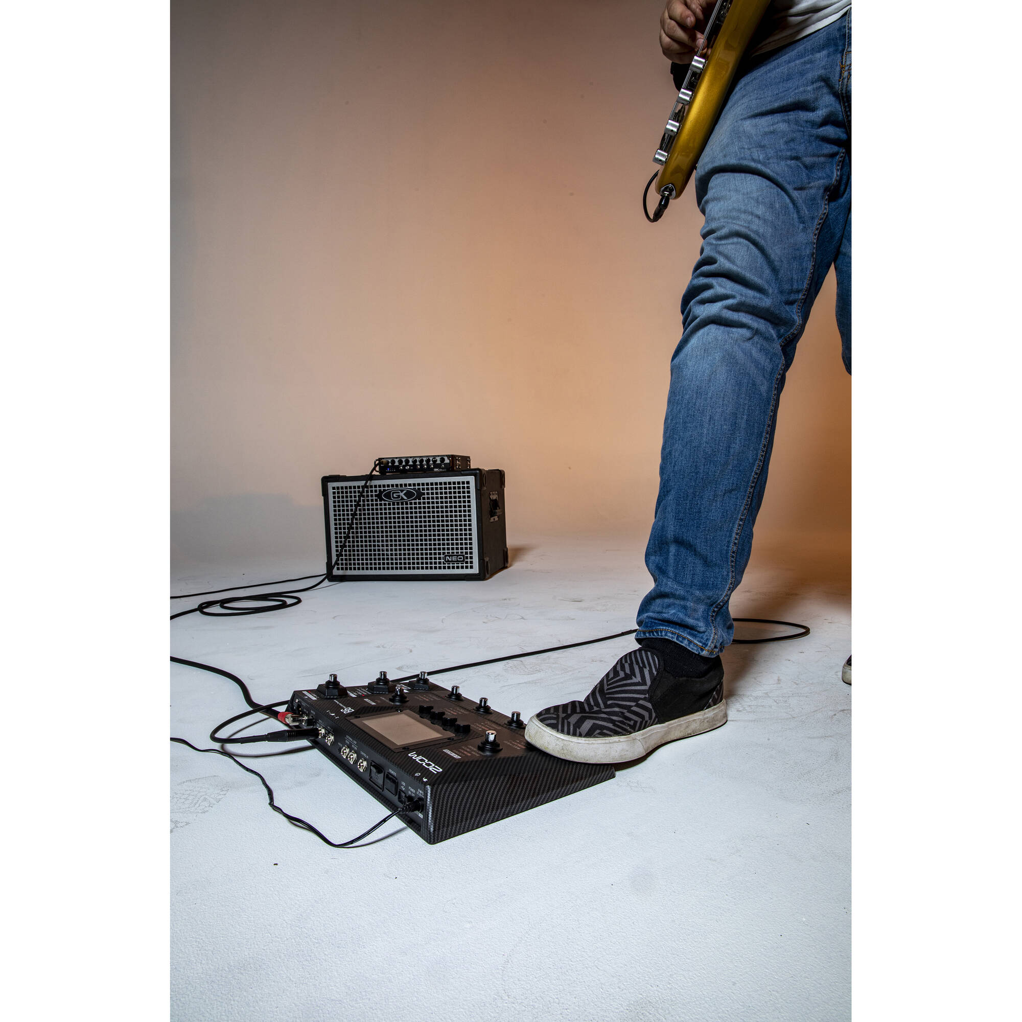 Zoom B6 Multi-Effects Processor for Electric Bass
