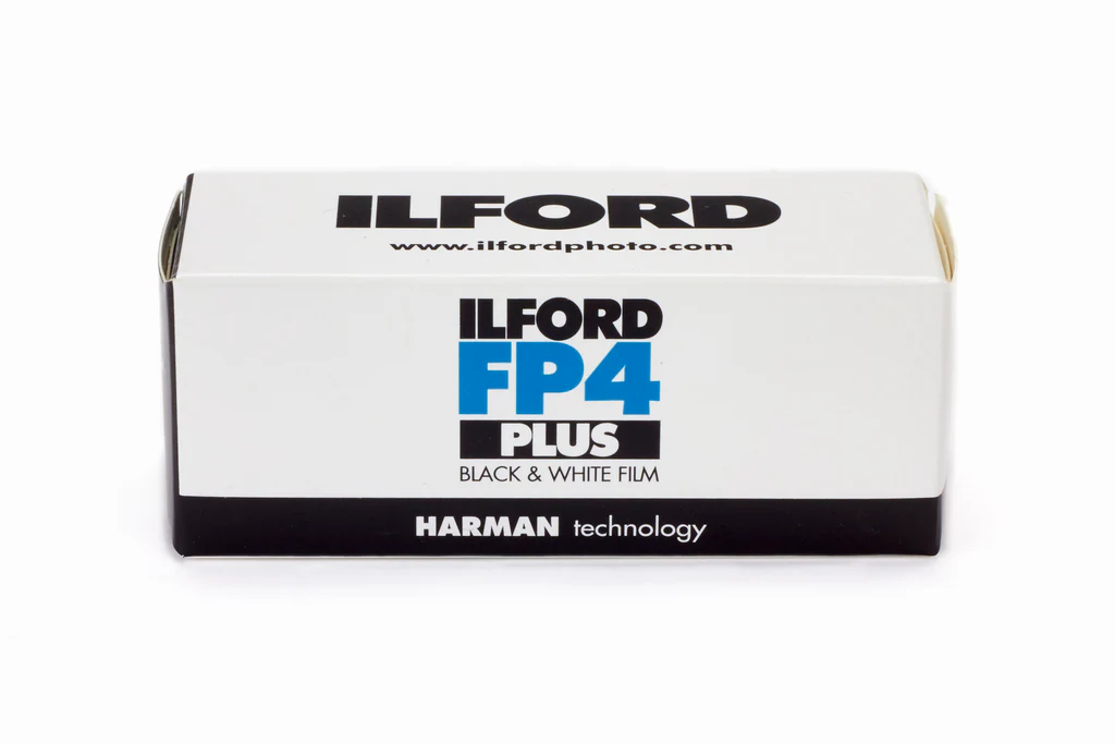Ilford FP4 125 Plus Noir et un film négatif blanc (120 films)