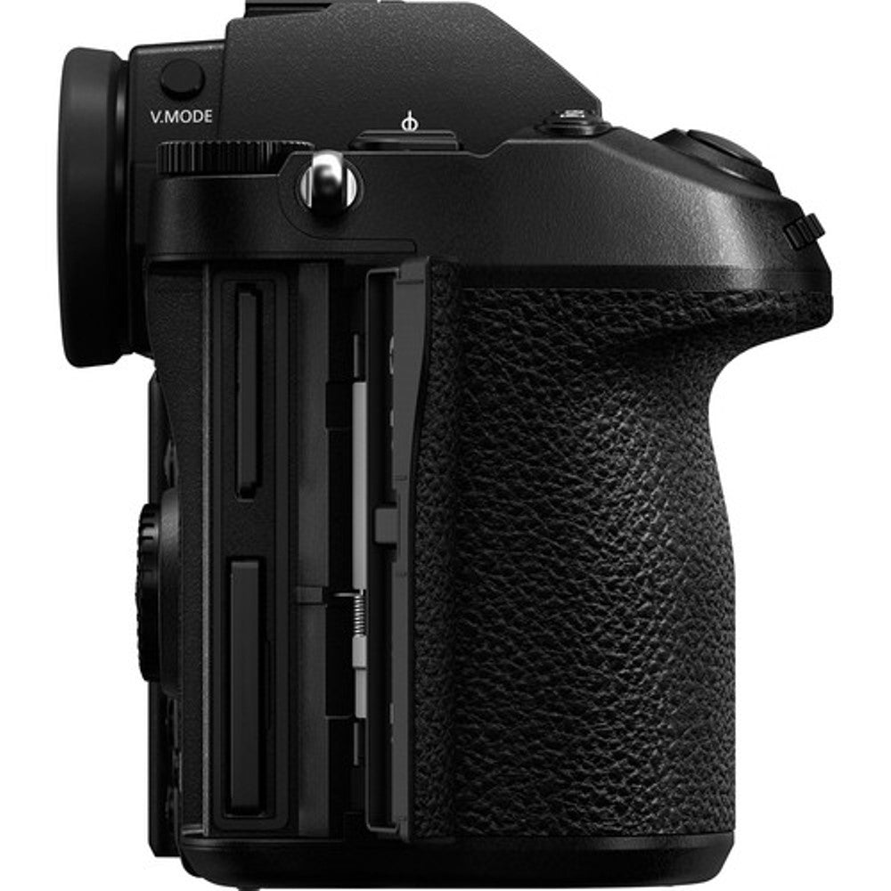 Panasonic Lumix S1R Mirrorless Camera with 24-105mm Lens